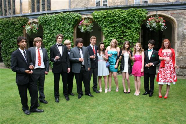 618x404 pixels (79K)